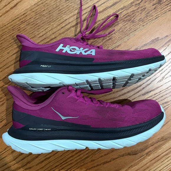 Hoka Women's Magenta Athletic Shoes Mach 4 size 10 - Picture 5 of 9